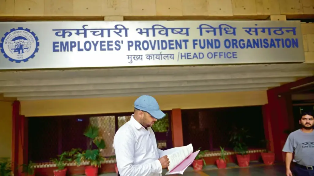 EPFO के नए नियम: अब बिना आवेदन के सीधे खाते में आएगा PF का पैसा, ATM से भी निकाल सकेंगे फंड