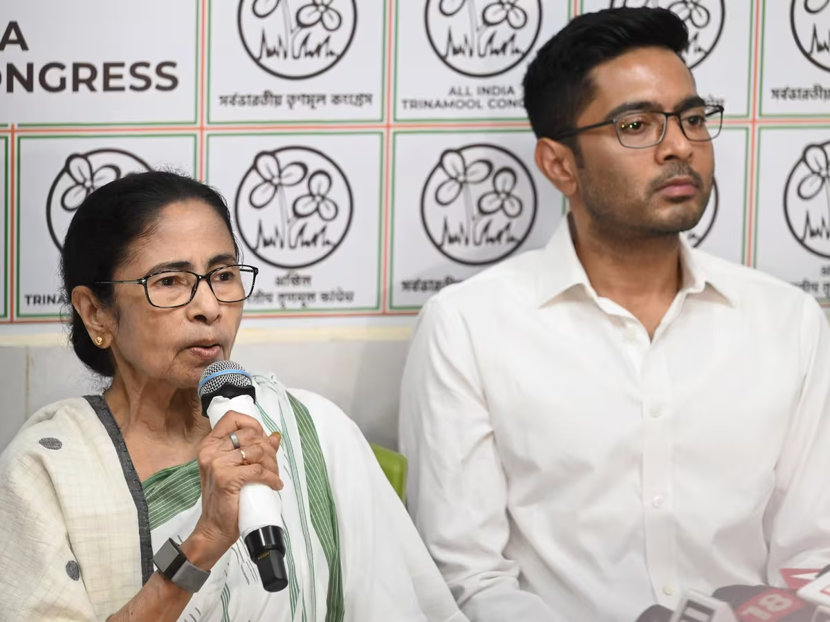 टीएमसी नेता अभिषेक बनर्जी की बढ़ीं मुश्किलें, भड़काऊ भाषण और गृह मंत्री को धमकी देने के आरोप में FIR दर्ज