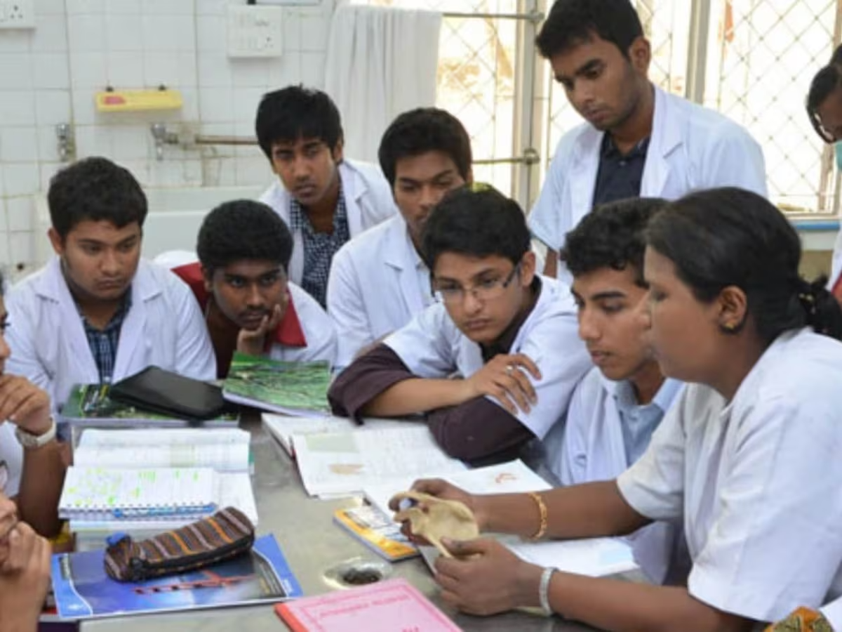 झारखंड में चिकित्सा शिक्षा का विस्तार: धनबाद और जमशेदपुर में बढ़ेंगी MBBS की 250 और PG की 335 सीटें