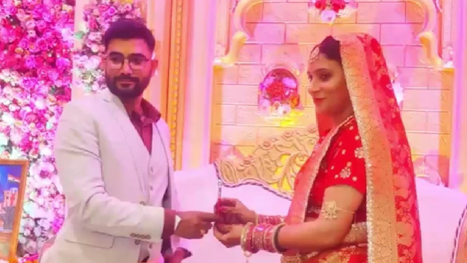 Haryana: चरखी दादरी में अनोखी शादी फेरों से पहले कराया HIV टेस्ट, एक-दूसरे को तोहफे में दी कलम