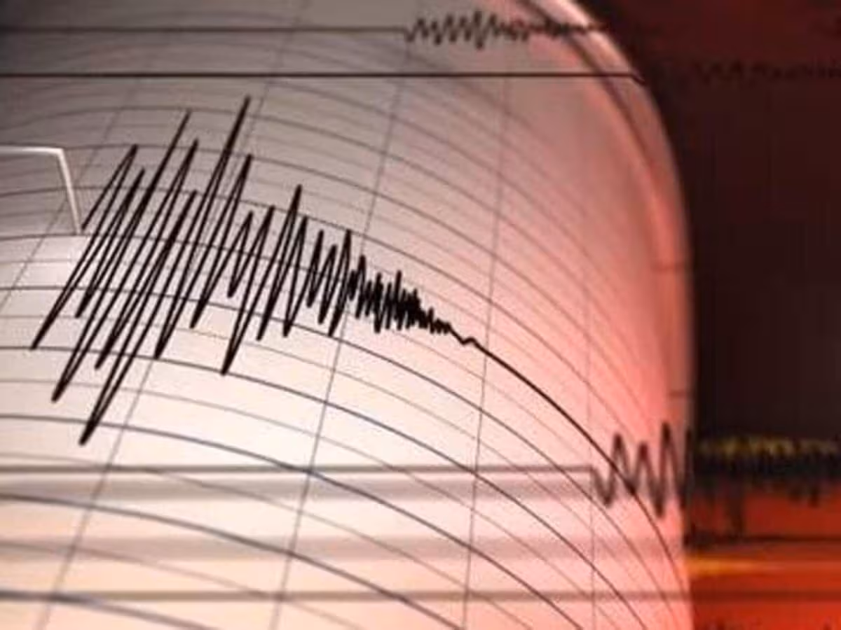 Sound of great destruction, earth trembled due to massive earthquake of 8.2 magnitude early in the morning, sea spewing fire in many countries