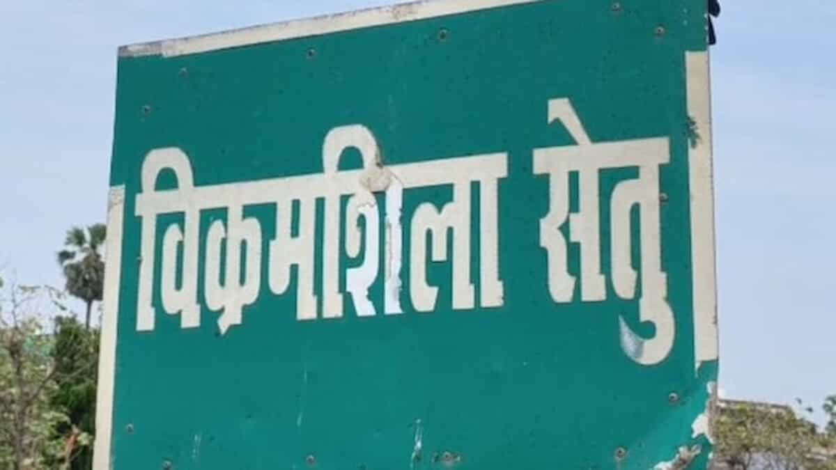 Scary gap started appearing again on Vikramshila Bridge of Bhagalpur, people trembled with the memories of the old dreadful accident.