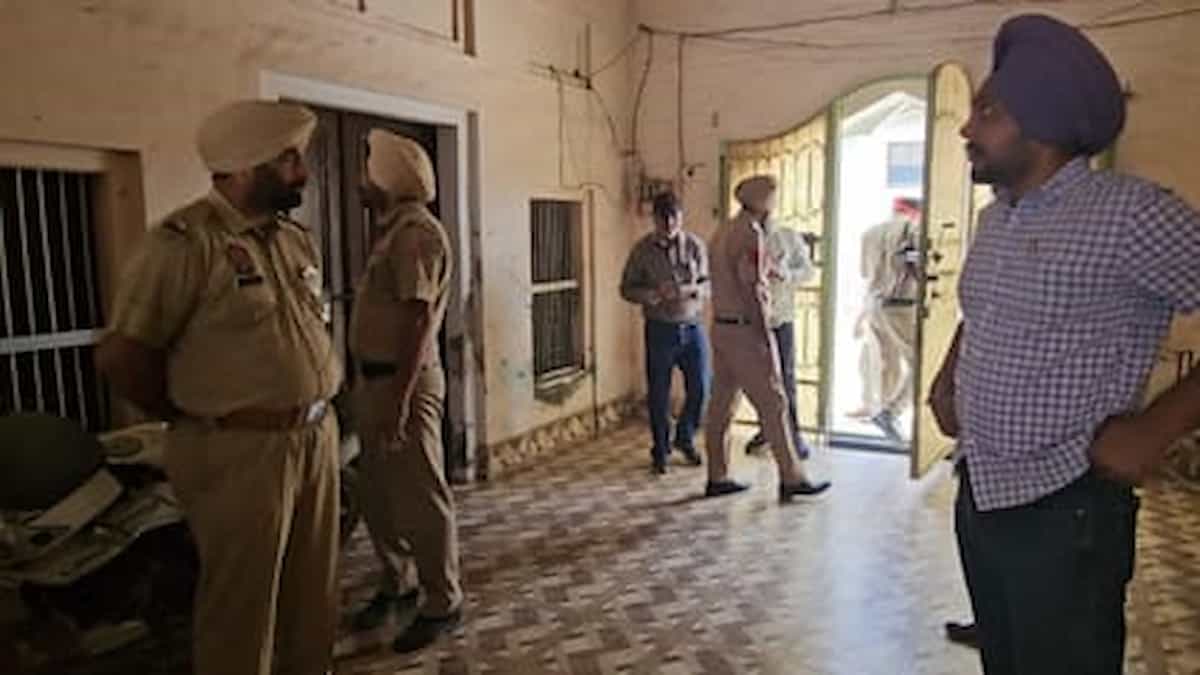 जगरांव के गांव माणूंके में घर के गेट पर ताबड़तोड़ फायरिंग, गोलियों की गूंज से सहमा पूरा इलाका