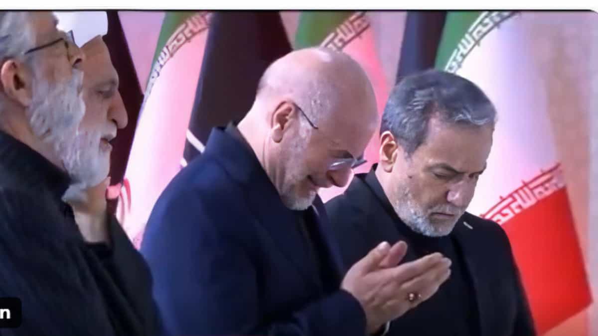 खमेनेई का पार्थिव शरीर आते ही टूटा कालिबाफ का सब्र, 40 साल के साथी को देख बिलख-बिलख कर रोए स्पीकर