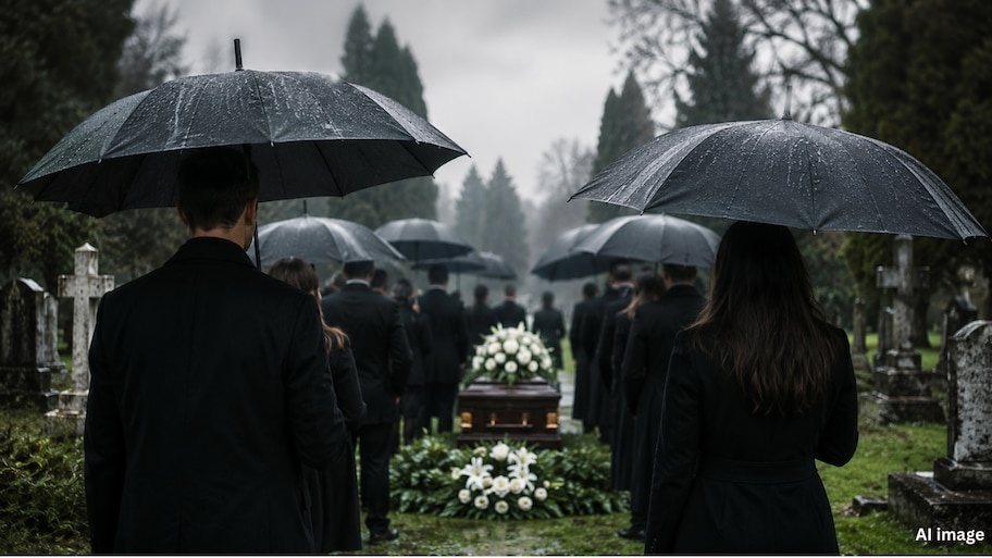 अंतिम संस्कार में काला छाता क्यों लेकर जाते हैं लोग? चीन और ब्रिटेन की इस रहस्यमयी परंपरा के पीछे की असली वजह जानकर चौंक जाएंगे आप!