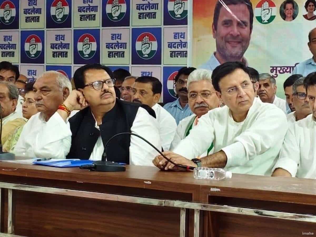 पंजाब के बाद अब हरियाणा कांग्रेस में घमासान! प्रभारी के सामने भिड़े दिग्गज नेता