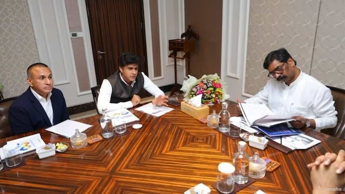 झारखंड में बरसेगा पैसा! सीएम हेमंत सोरेन के 'ग्लोबल मिशन' से खुली किस्मत, सिंगापुर और MakeMyTrip करेंगे बड़ा निवेश