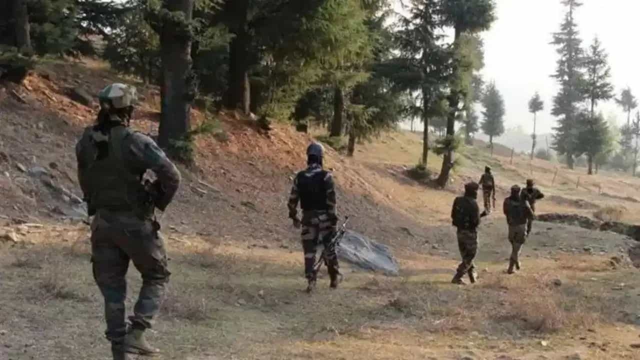J&K Doda Police Firing 2026: जम्मू-कश्मीर के डोडा में पुलिस की राइफल छीनने की कोशिश में युवक की मौत, 3 पुलिसकर्मी घायल; जानें क्या है पूरा मामला