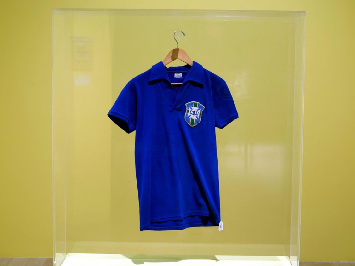 Pele Jersey Auction 2026: फुटबॉल लेजेंड पेले की 10 नंबर जर्सी ₹47 करोड़ में नीलाम
