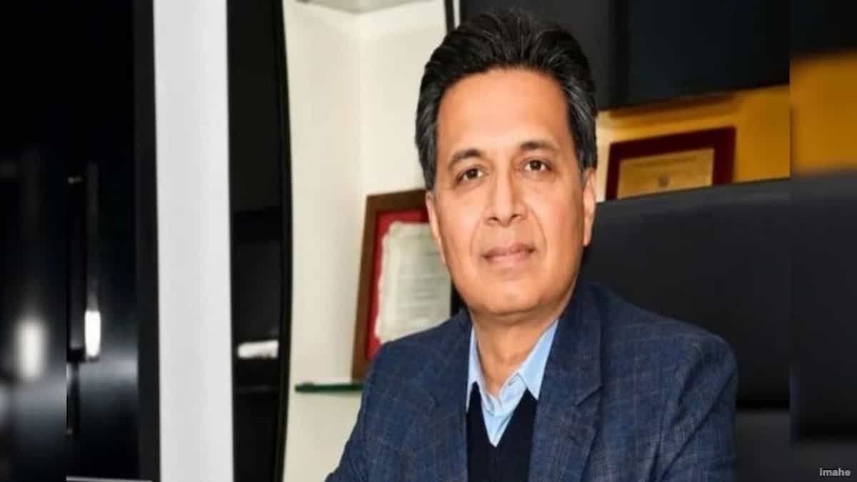 विकास गर्ग से पूछताछ में हुआ बड़ा पर्दाफाश, जानिए किनकी पत्नियों के खातों में पहुंचता था अवैध कमाई का काला धन
