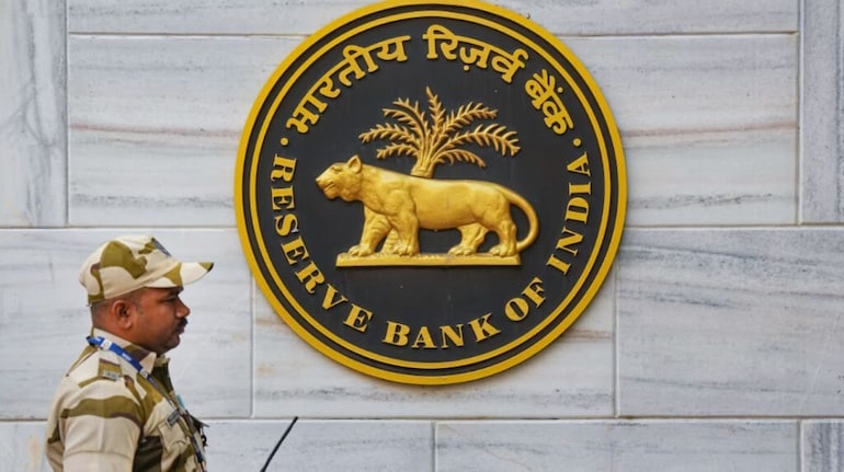 बैंक डिपॉजिट पर RBI का बड़ा फैसला: 1 अक्टूबर से लागू होगा नया नियम, अब बैंक नहीं कर पाएंगे ब्याज में कोई भेदभाव