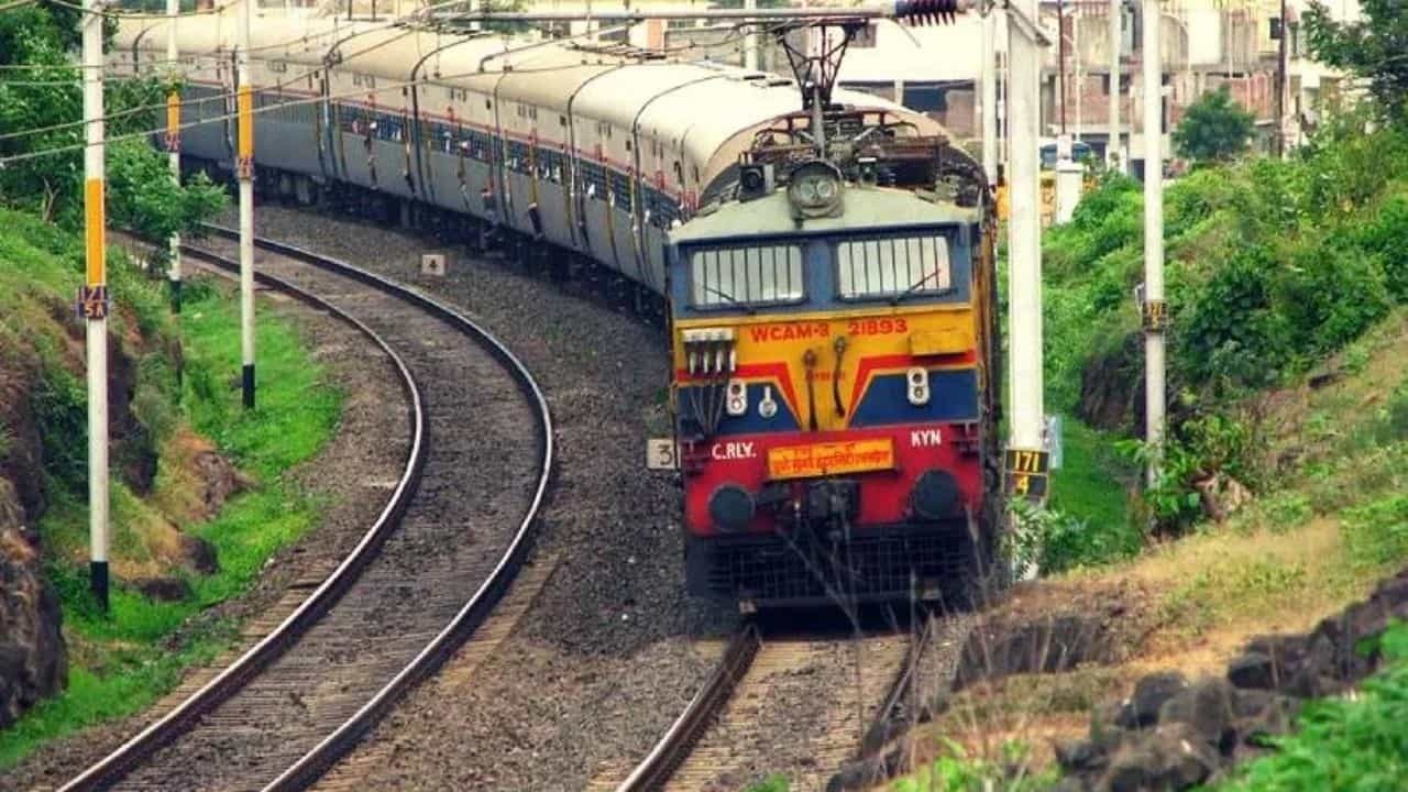 RRB Group D Exam 2025: रेलवे ग्रुप डी परीक्षा के शेड्यूल में बदलाव, नई तारीखें जारी; जानें कब आएगा एडमिट कार्ड