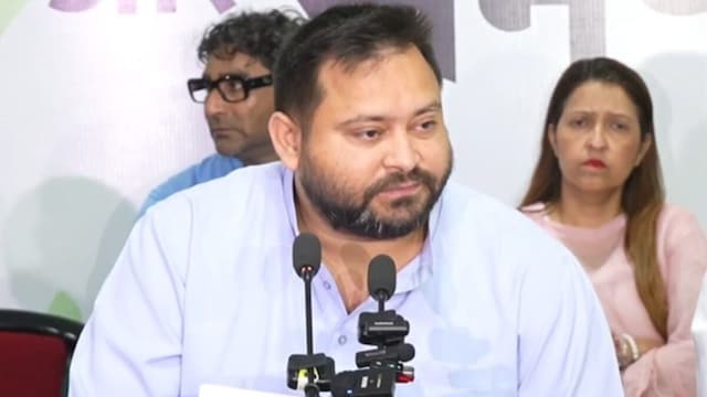 डेहरी ईओ हत्याकांड पर तेजस्वी यादव का सम्राट सरकार पर बड़ा हमला, बोले- 'हत्यारे विधायक को बचाया जा रहा