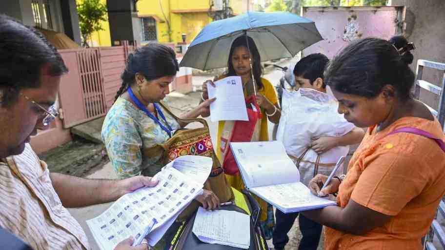 बेंगलुरु वोटर लिस्ट से कटेंगे लाखों नाम? SIR प्रक्रिया में 66 लाख से अधिक मतदाता शिफ्ट और 16 लाख से ज्यादा पाए गए मृत