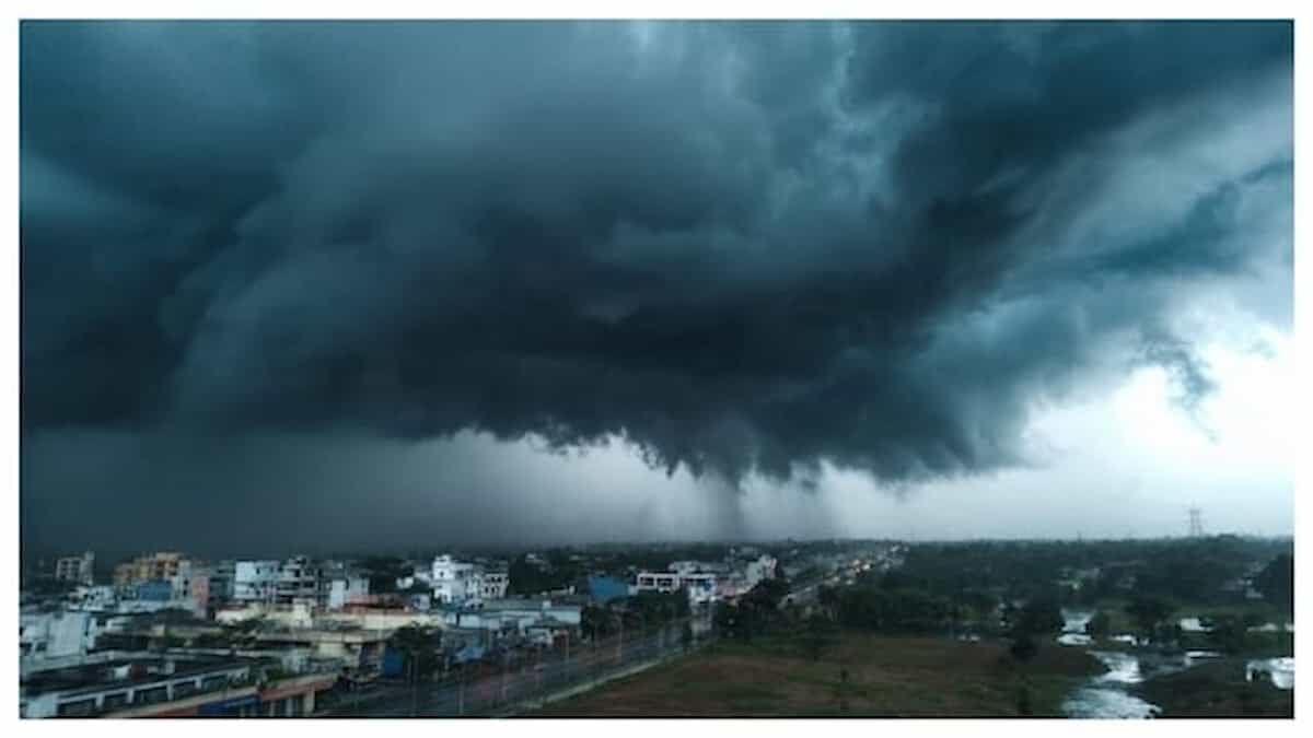 मौसम का मिजाज: आज से भारी बारिश का यलो-ऑरेंज अलर्ट जारी, रांची समेत 12 जिलों पर मंडराया फ्लैश फ्लड का खतरा