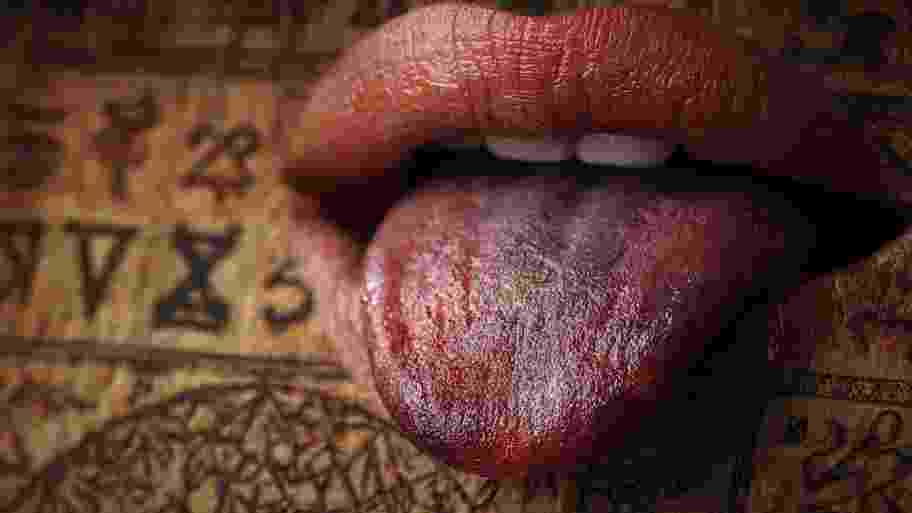 Samudrik Shastra Tongue Meaning: जीभ का रंग और बनावट खोलेगा आपके भविष्य का राज, जानिए किसे मिलेगी करियर में सफलता और कौन होते हैं चालाक