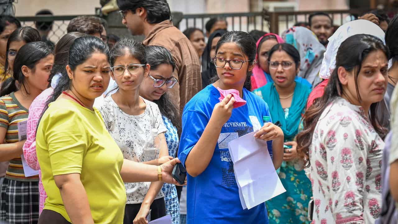 UP NEET UG Counselling 2026: यूपी नीट यूजी काउंसलिंग से 69 से अधिक अभ्यर्थी बाहर! डीजीएमई का बड़ा एक्शन, जानिए डिबार होने की 2 मुख्य वजहें