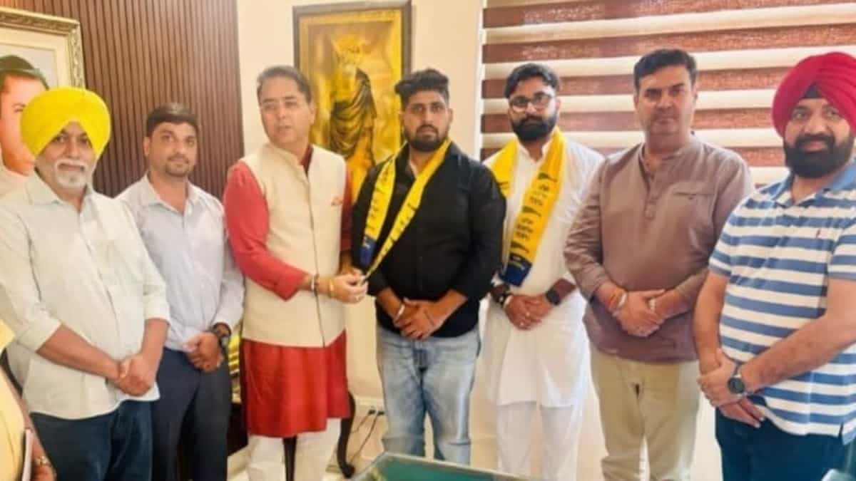 जालंधर में यूथ कांग्रेस को बड़ा झटका, नेता अंशुमन कालिया ने छोड़ा हाथ का साथ; 'आप' का थामा दामन