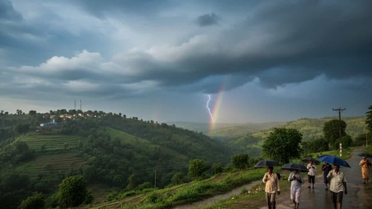 झारखंड में बादलों का डेरा: रांची-पलामू समेत सभी 24 जिलों में भारी बारिश का अलर्ट, 13-14 अगस्त को जमकर बरसेंगे मेघ
