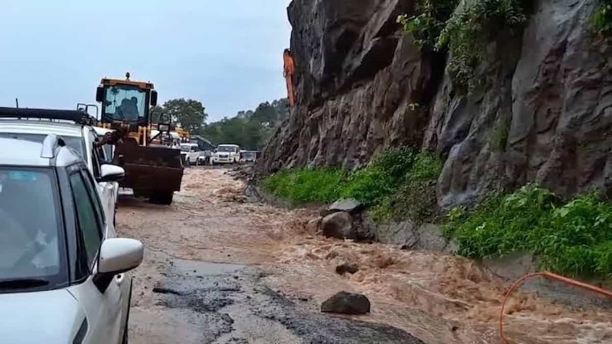 पठानकोट में नदियां और नाले उफान पर: हिमाचल की बारिश ने बढ़ाई मुसीबत, पाकिस्तान की तरफ छोड़ा गया पानी