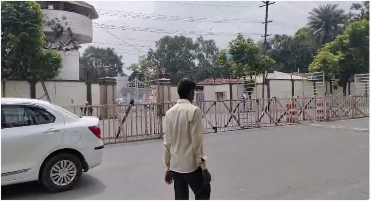 जेपीएससी-JSSC छात्रों का ऐतिहासिक आंदोलन 20वें दिन भी जारी: सीएम आवास की सुरक्षा बढ़ाई गई, कांके रोड पर लगा भारी जाम