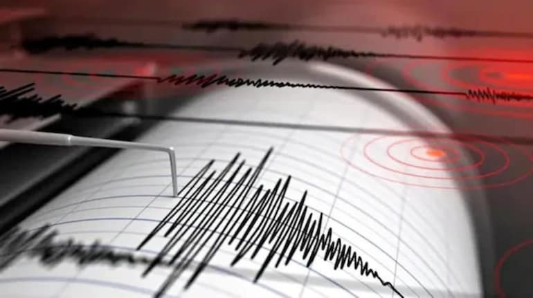 Indonesia Earthquake: इंडोनेशिया में 7.7 तीव्रता के शक्तिशाली भूकंप से हिला फ्लोरेस आईलैंड, इमारतों को भारी नुकसान; सुनामी अलर्ट के बाद दहशत
