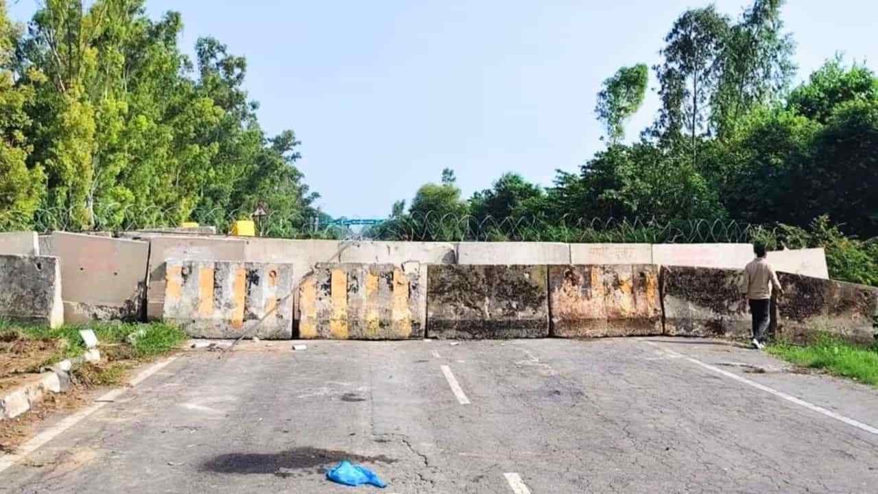 खनौरी-दातासिंह वाला बॉर्डर पर फिर गरमाया माहौल, पदयात्रा रोकने के लिए बहुस्तरीय बैरिकेडिंग