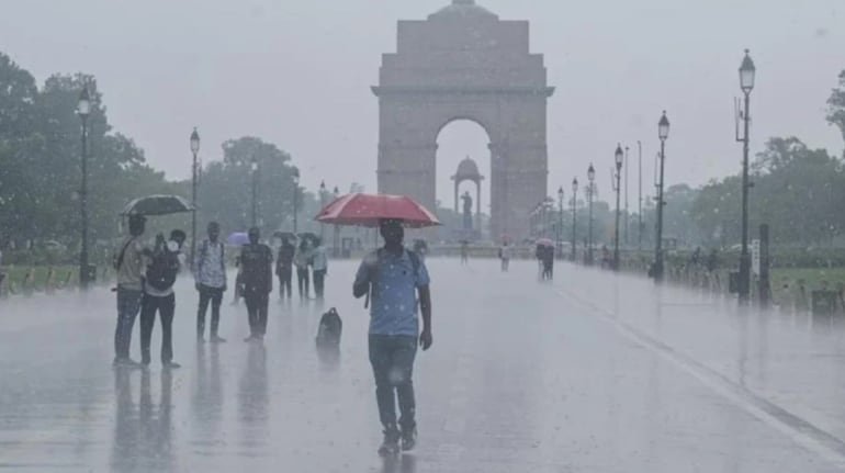 दिल्ली-NCR में फिर आफत बनेंगे बादल: IMD ने जारी किया आंधी-तूफान और मूसलाधार बारिश का येलो अलर्ट, नोएडा-गुरुग्राम से गाजियाबाद तक जलभराव और ट्रैफिक जाम की चेतावनी; जानें अपने इलाके का ताजा हाल