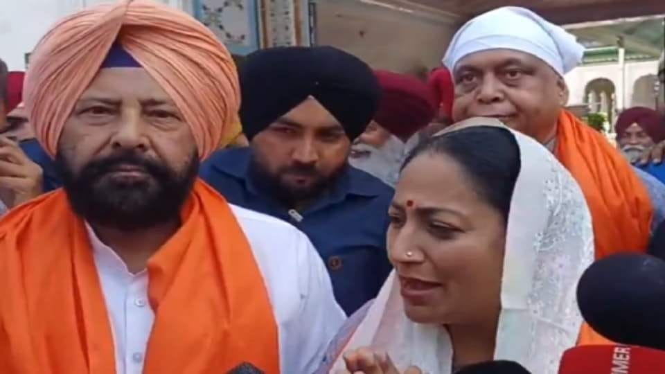 नशे के खिलाफ जंग में दिल्ली सरकार पंजाब के साथ: सीएम रेखा गुप्ता ने फतेहगढ़ साहिब पहुंचकर टेका मत्था