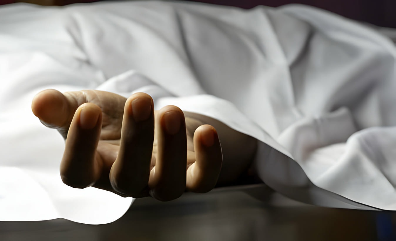 बुजुर्ग महिला के सिर पर मारी ईंट, इलाज के दौरान दर्दनाक मौत से गांव में मचा हड़कंप