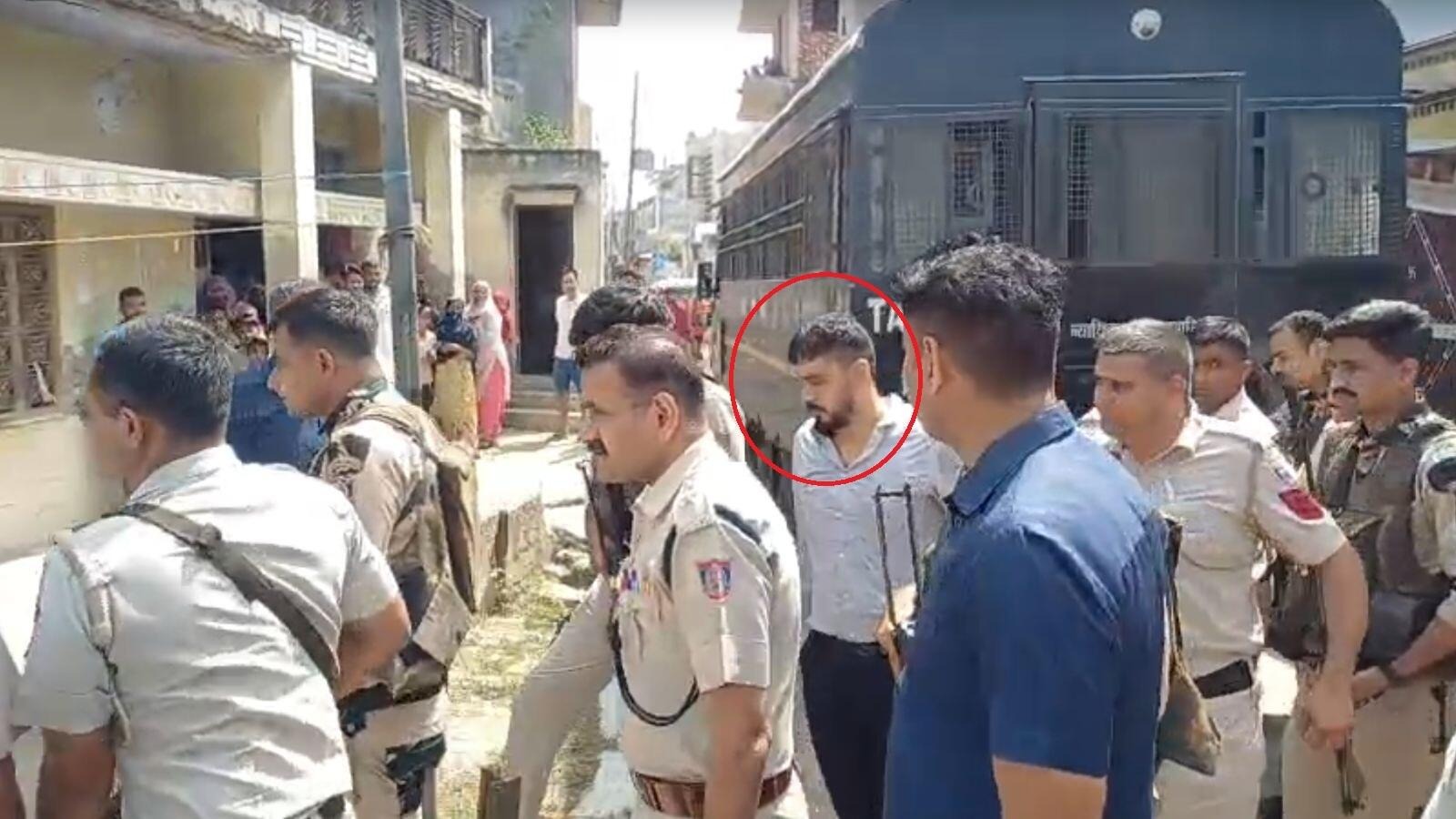 दिल्ली-हरियाणा सीमा पर स्थित जठेड़ी गांव में पुलिस के कड़े पहरे के बीच हुआ आयोजन