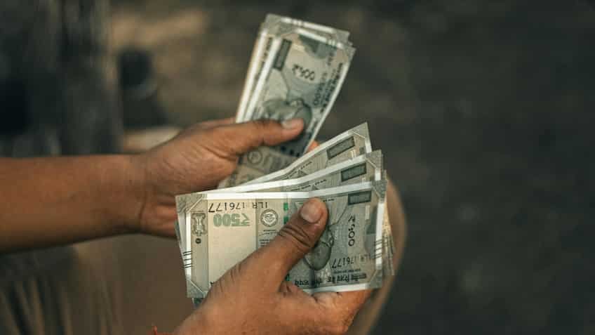 मजबूती से दौड़ रही भारतीय इकोनॉमी: Fitch और S&P ने बढ़ाया देश की GDP ग्रोथ का अनुमान, लेकिन महंगाई पर बजाई खतरे की घंटी