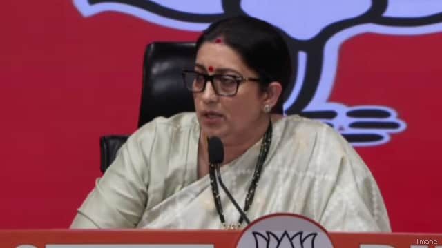 संवैधानिक संस्थाओं पर सियासत और स्मृति ईरानी का तीखा प्रहार