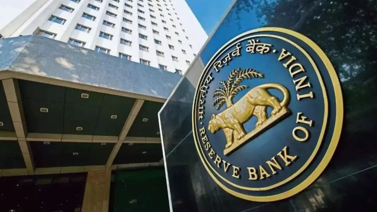 RBI Repo Rate Hike: 44 महीने बाद क्या फिर बढ़ेंगी ब्याज दरें? आज 5.50% हो सकता है रेपो रेट, जानिए आपकी EMI और बचत पर क्या होगा असर