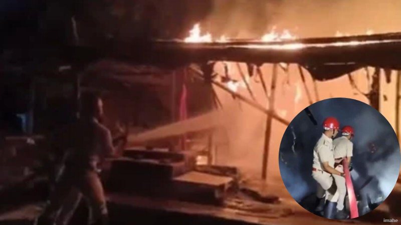 जमशेदपुर : देखते ही देखते जलकर खाक हुईं दर्जनों दुकानें