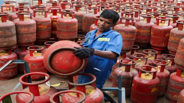 LPG Price 20 October 2026: रसोई गैस के नए रेट जारी, दिल्ली से लखनऊ तक जानें घरेलू और कमर्शियल सिलेंडर की ताजा कीमतें