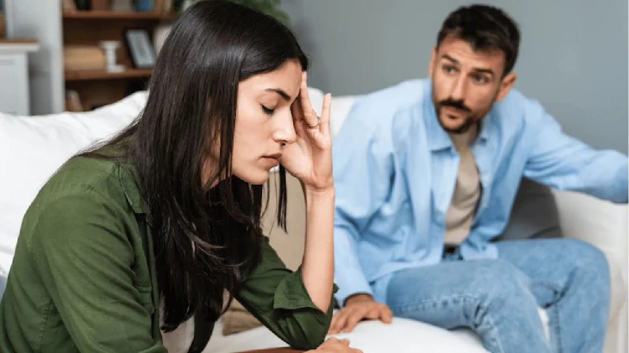 क्या आपका साथी बहुत जिद्दी है और आपकी बात नहीं सुनता? तो हमेशा इन चार नियमों को याद रखें