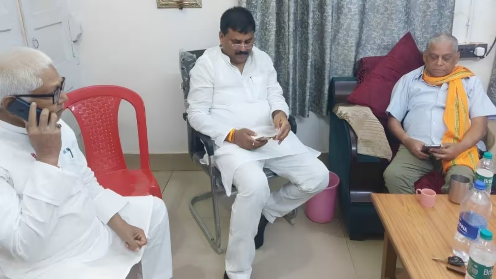 क्या आज रात होते-होते पलट जाएगा पासा? नीरज से मिले नीतीश के खास मैसेंजर