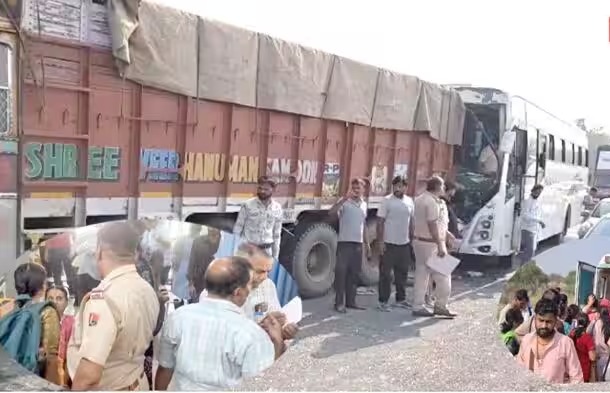 पुणे से खाटूश्यामजी दर्शन के लिए निकले श्रद्धालुओं की बस के साथ हुआ बड़ा हादसा