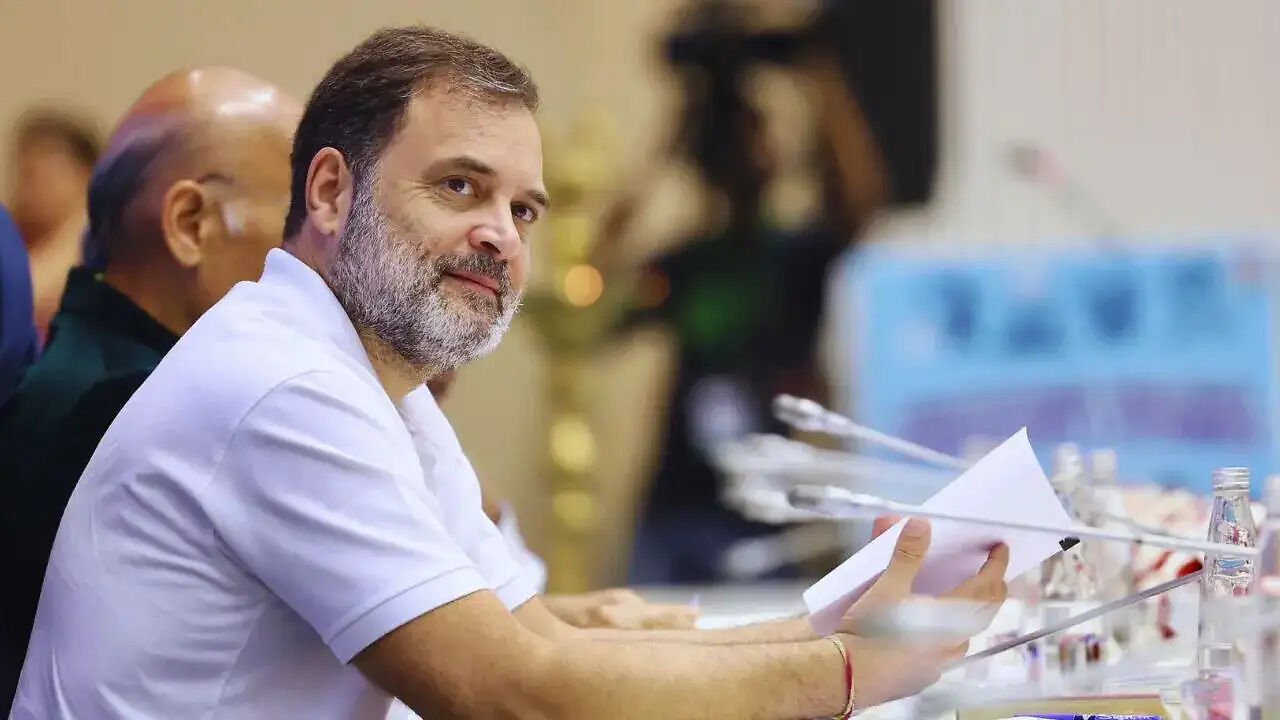  राहुल गांधी की CEC ज्ञानेश कुमार को दो टूक चेतावनी, बोले- हम मोदी-शाह से भी निपट लेंगे, लेकिन देश के साथ गद्दारी बर्दाश्त नहीं