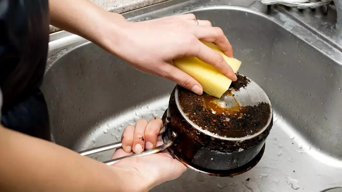 Easy Ways To Clean Greasy Utensi