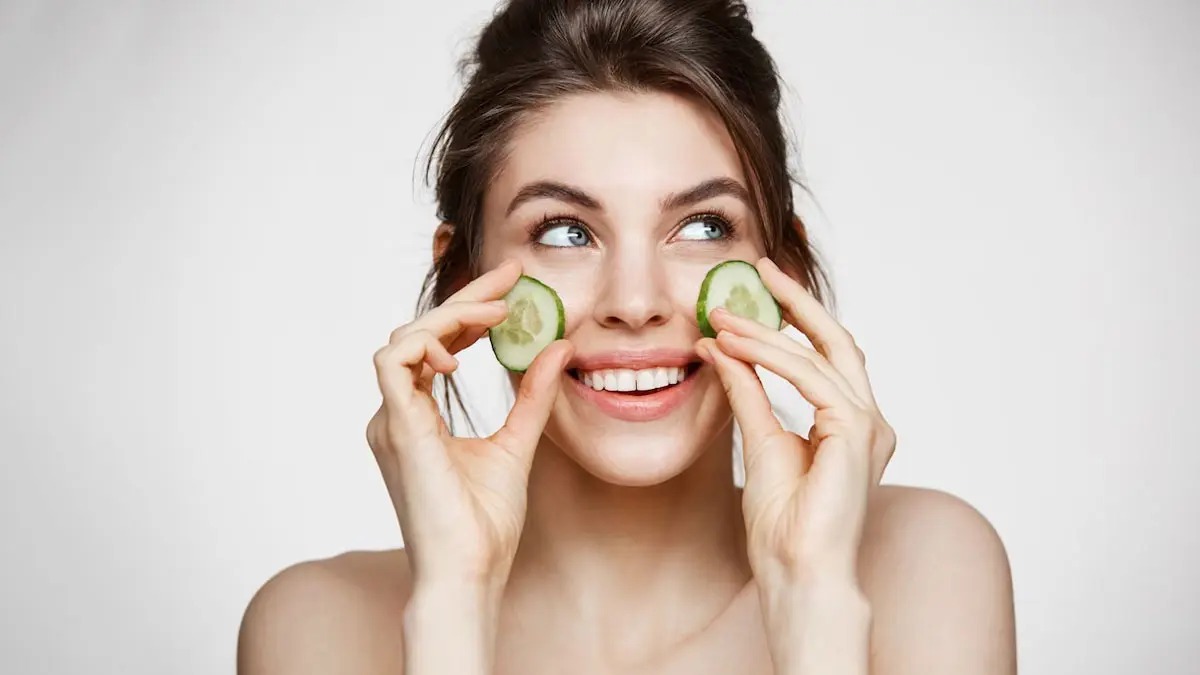 Tips To Use Cucumber On Face For (1)