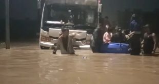 Vadodara Bus Stuck 25 July 24.jp