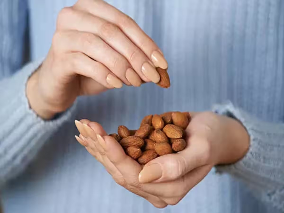 576390 Almonds