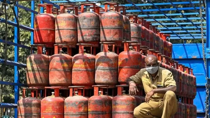 Free Lpg Cylinders 696x392.jpg (1)