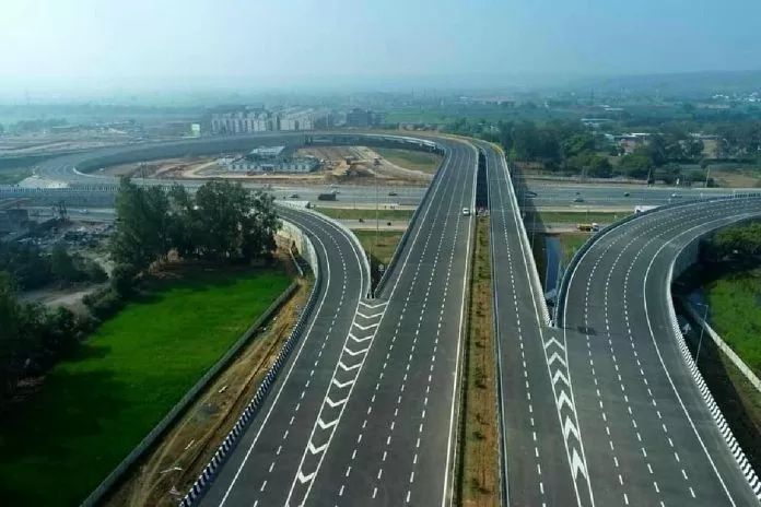 Delhi Mumbai Expressway 696x464.jpg