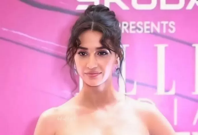 Disha Patani 6 696x475.jpg