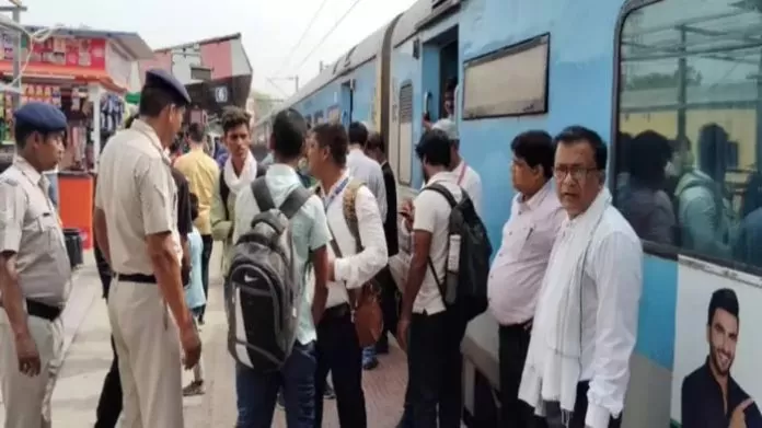 Indian Railway Passengers 696x391.jpg