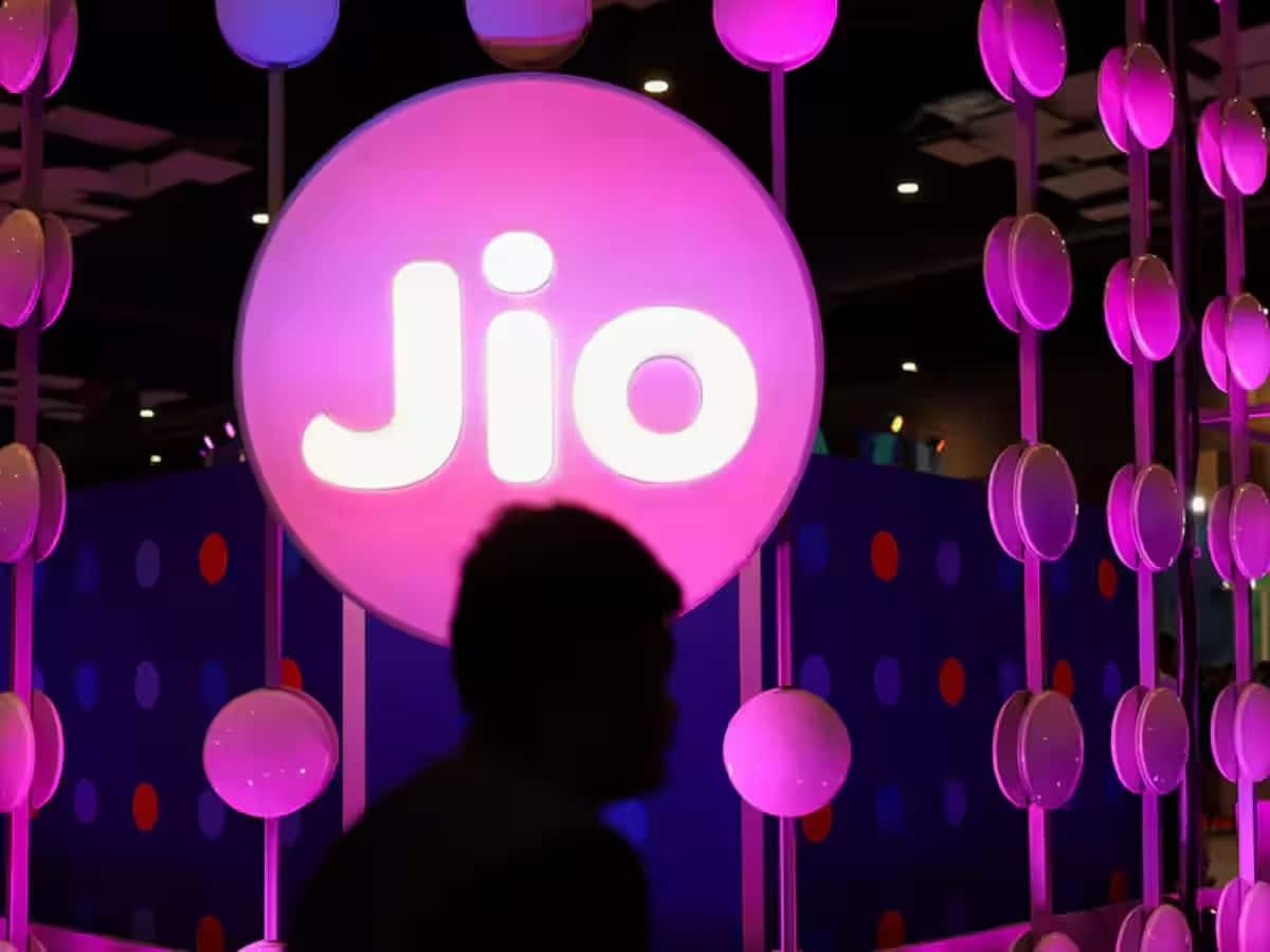 606766 Jio Ipo