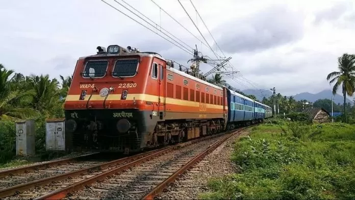 Indian Railways Passengers 696x392.jpg